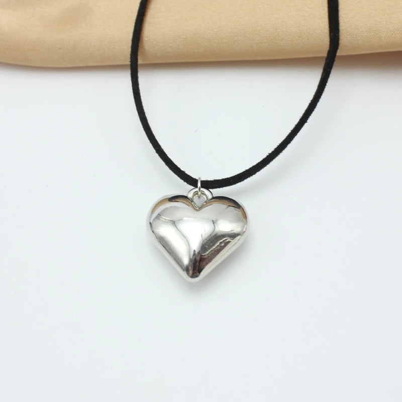 New Goth Black Velvet Big Heart Pendant Choker Necklace for Women Elegant Weave Knotted Bowknot Adjustable Chain Jewelry