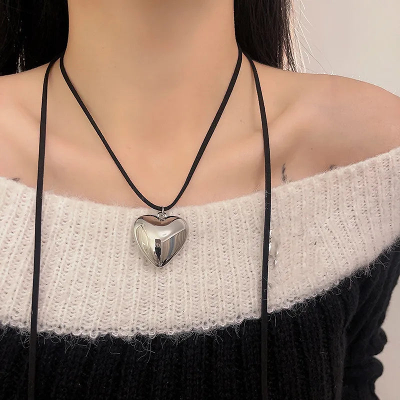 New Goth Black Velvet Big Heart Pendant Choker Necklace for Women Elegant Weave Knotted Bowknot Adjustable Chain Jewelry