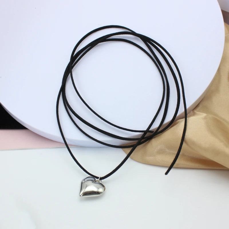 New Goth Black Velvet Big Heart Pendant Choker Necklace for Women Elegant Weave Knotted Bowknot Adjustable Chain Jewelry